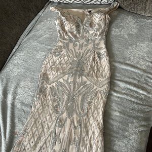 Windsor, long dress, color nude, size small